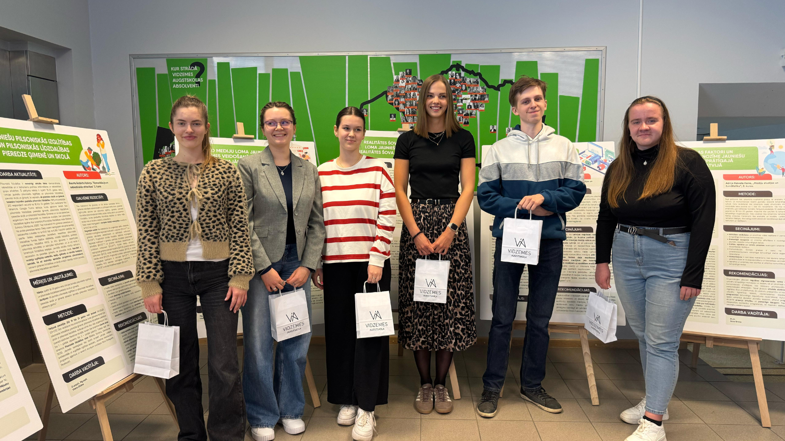 Atklāta studentu pētniecisko darbu plakātu izstāde